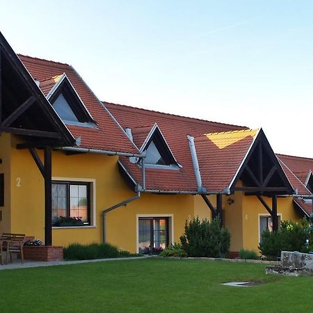 Huber Panzio Bed & Breakfast Fertőrákos Bagian luar foto