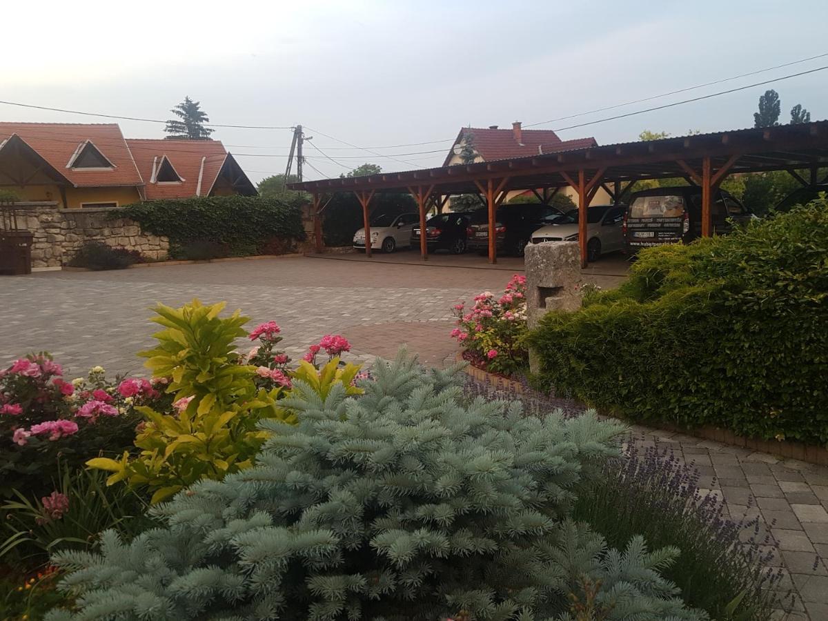 Huber Panzio Bed & Breakfast Fertőrákos Bagian luar foto