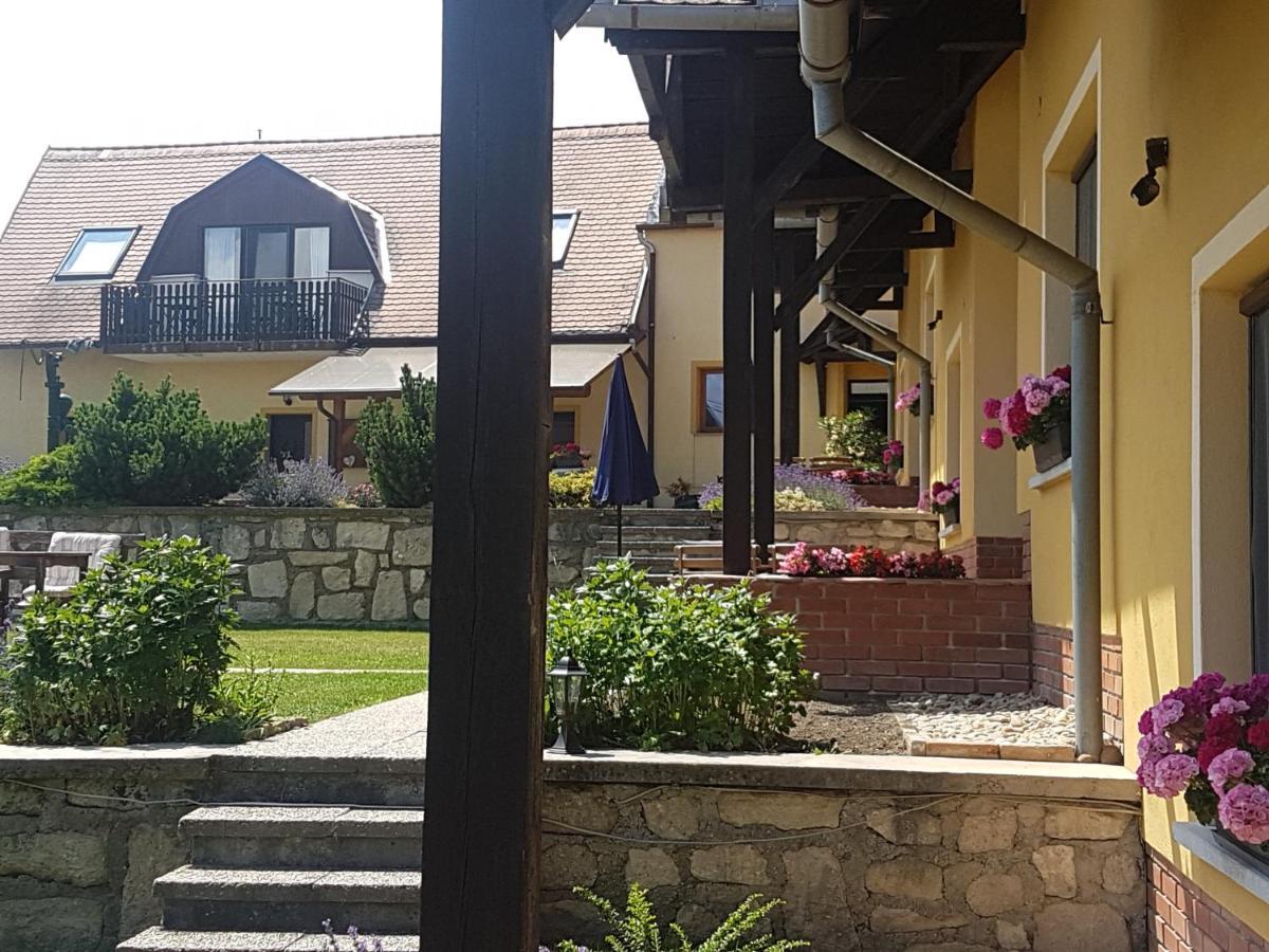 Huber Panzio Bed & Breakfast Fertőrákos Bagian luar foto