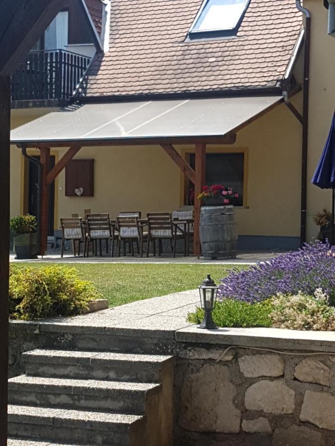Huber Panzio Bed & Breakfast Fertőrákos Bagian luar foto