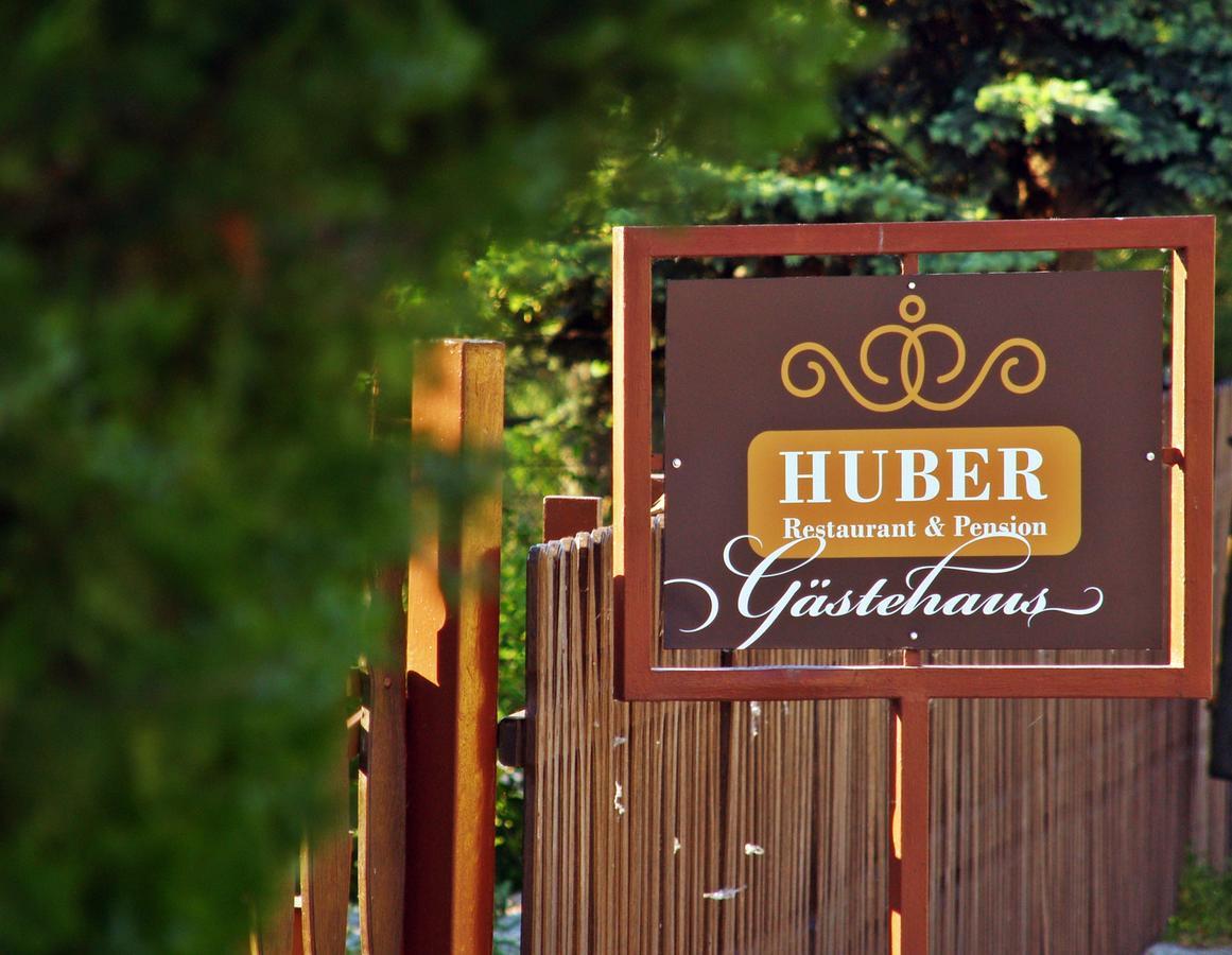 Huber Panzio Bed & Breakfast Fertőrákos Bagian luar foto