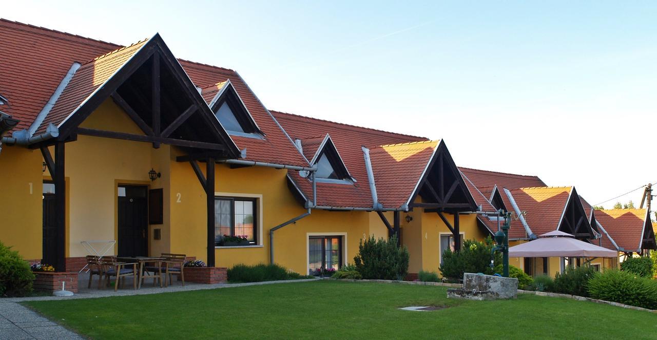 Huber Panzio Bed & Breakfast Fertőrákos Bagian luar foto